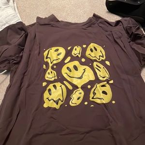 Distorted smiley tee